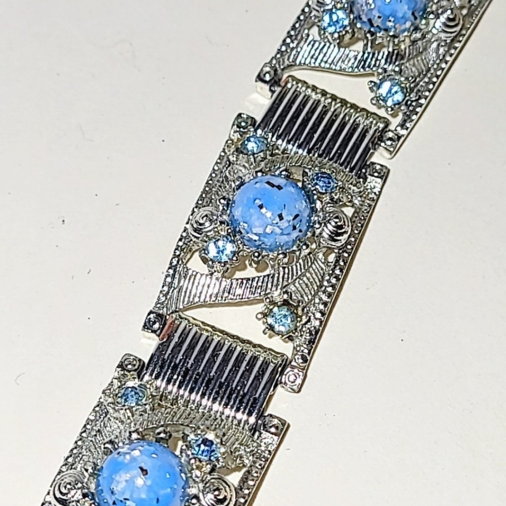 BLUE CONFETTI LUCITE & RHINESTONE VINTAGE BRACELET